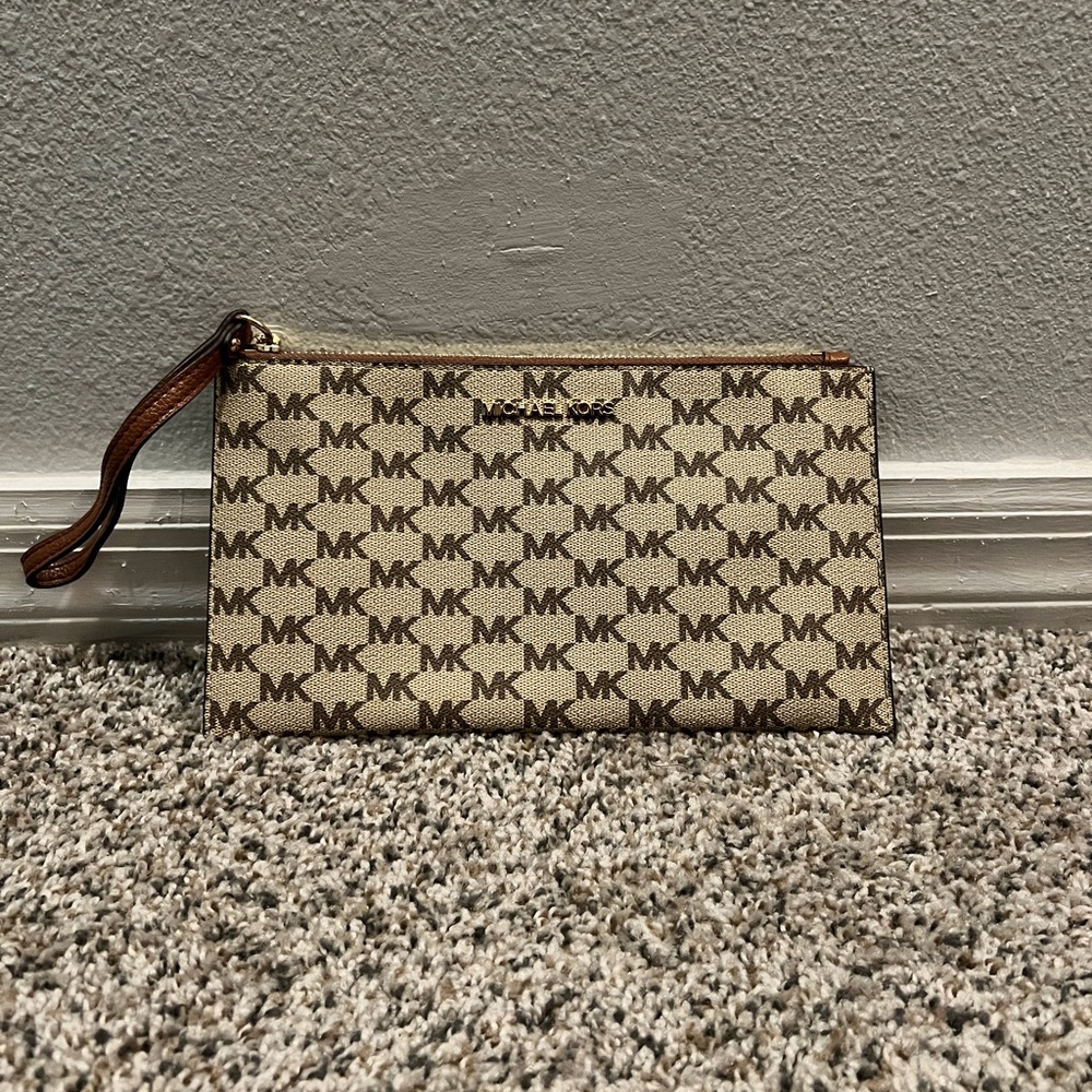 Michael Kors wristlet